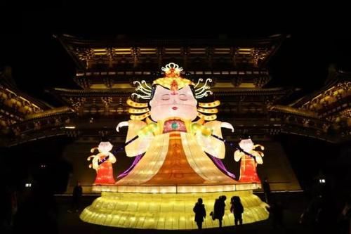 中年|元宵节“夜游”搜索次数提升296%，高星酒店价格回落约三成