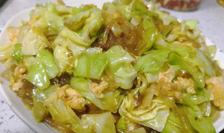 再把包菜|包菜此做法太香了,简单一炒,鲜香味美又下饭,1周吃4次