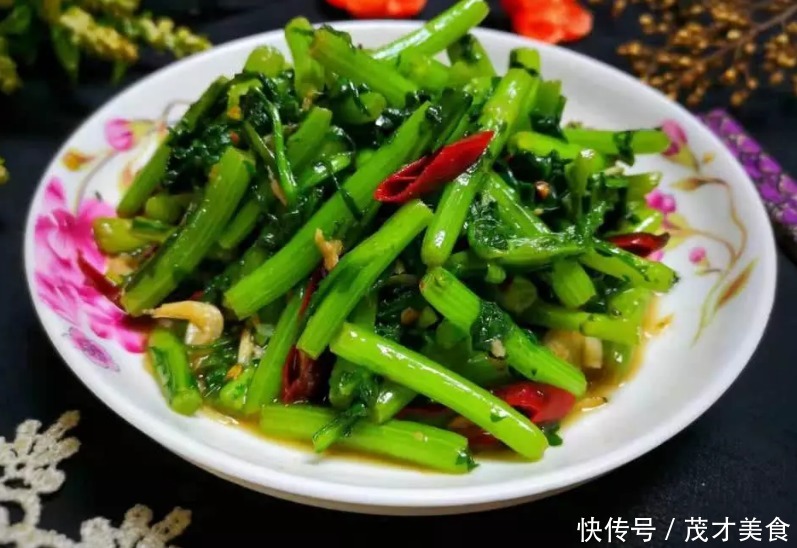 它是天然的“补钙菜”，隔三差五炒一盘，补钙质，孩子长个头