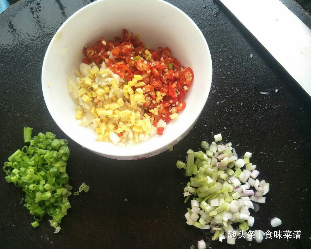 饭店的凉拌皮蛋为什么好吃秘诀就在于调料汁，不腥不涩美味翻倍