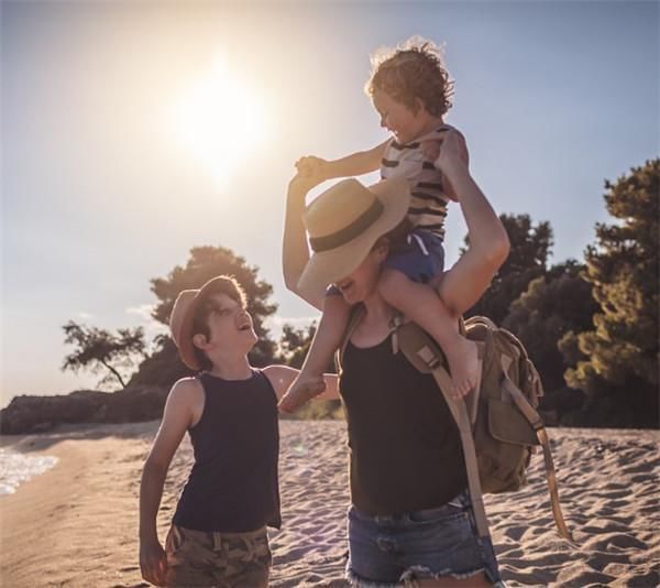 郭大哥|女儿发现母亲的秘密,被妈妈和姥姥打到精神失常,原因令人气愤