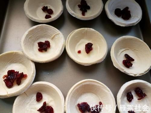 想吃蛋挞不用花钱买,自己在家也能轻松搞定,外酥里嫩很好吃