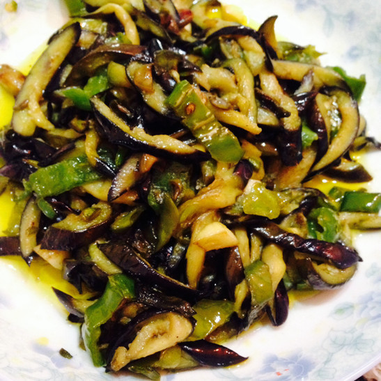 茄子|茄子别用来焖了，这么炒营养又好吃！上桌就被抢光，大人小孩都爱