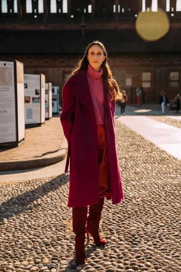 不管大衣还是羽绒服,女人少买黑色,这几种颜色更高级,好看减龄