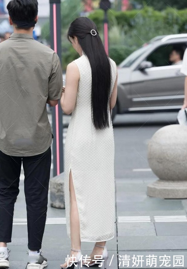 改良版旗袍搭配高跟鞋,弥漫出优雅气质,轻松秀出时尚知性美