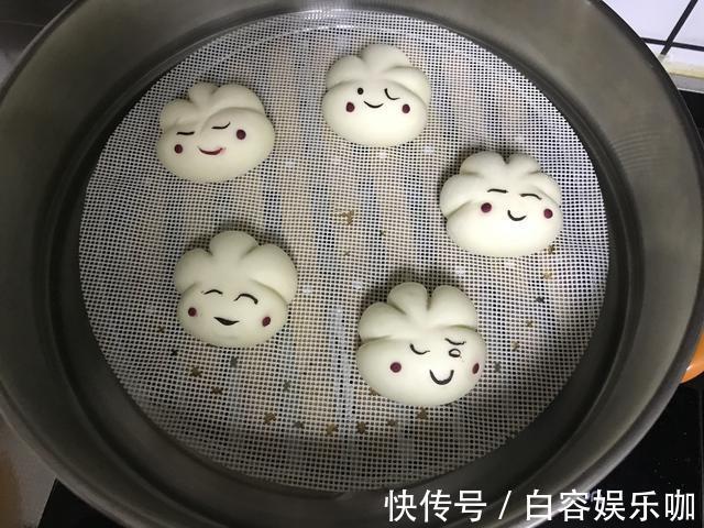 蒸制|80岁奶奶教我:馒头要想松软白胖又光滑,这2点很重要,涨知识