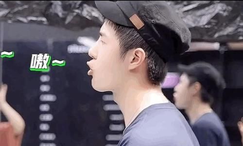 王一博《街舞4》鏡頭盤點,微表情暴露“奶蓋”本質,可愛不自知