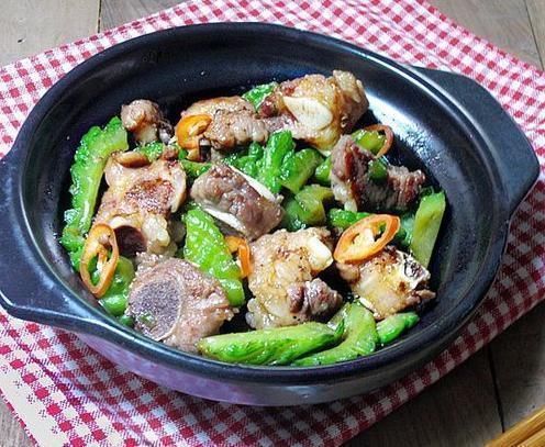 苦瓜焖排骨，下酒下饭香到流口水