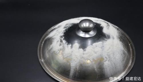 洁净|不管锅盖有多脏,不用任何洗涤剂,轻轻一擦洁净如新,方法太棒了