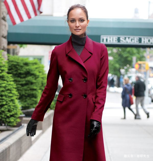 女人 女人到了奔四奔五年纪,穿大衣别选这几种“阿姨色”,老气又显黑