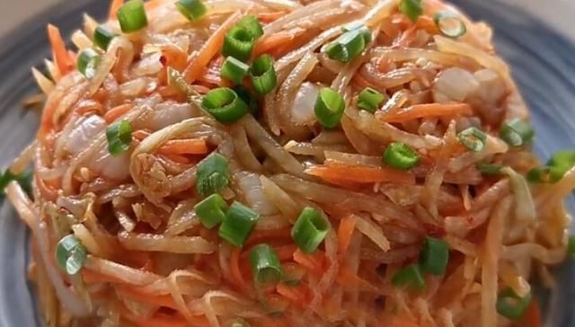 这菜我家一周至少做3次，雷打不动，简单一拌，鲜香又脆爽