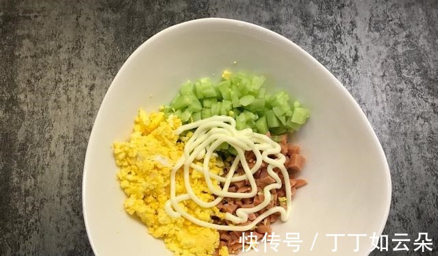 三明治|别再为孩子的早餐发愁了，简单还营养，一份鸡蛋三明治就搞定！