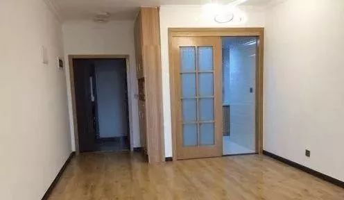 鞋柜|老婆坚持卧室不留飘窗,地面做个“小地台”,完工邻居抢着模仿