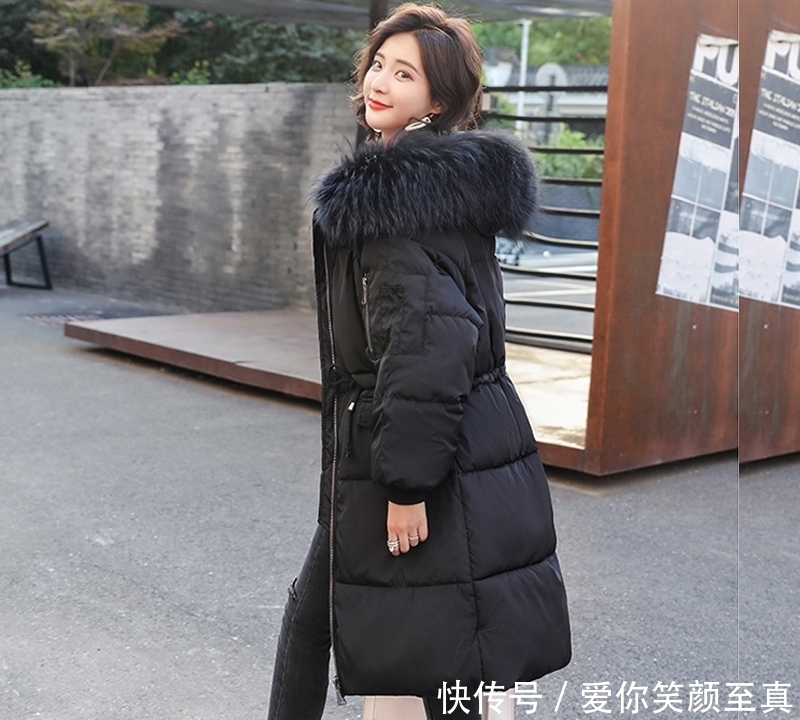 大毛领|建议大家:羽绒服别搭阔腿裤,太土!今冬流行这么穿,美嫩极
