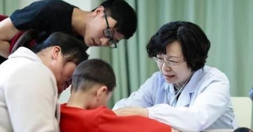 男孩|5岁男孩哭闹说“屁屁痒”,宝妈脱下裤子后吓晕,发现有什么在动