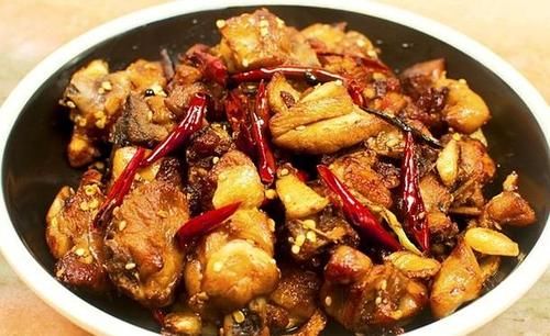 看着就食欲大增的经典下饭菜，香辣鲜美超好吃，在我们家最欢迎！