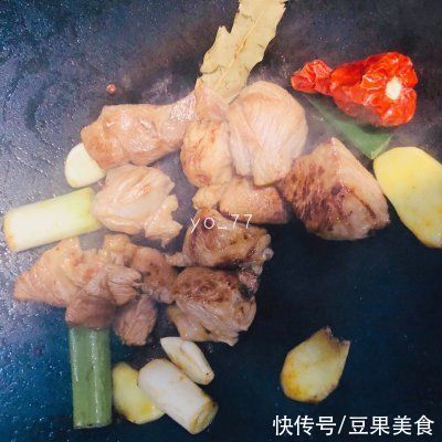  回味无穷的年菜必备红焖土豆羊肉来拯救你的胃