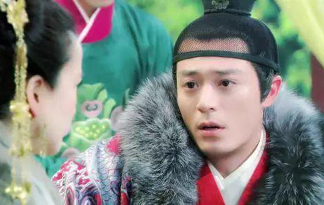 皇帝!皇帝出上联:书生脚短,下联实在太经典了,堪称千古绝对!