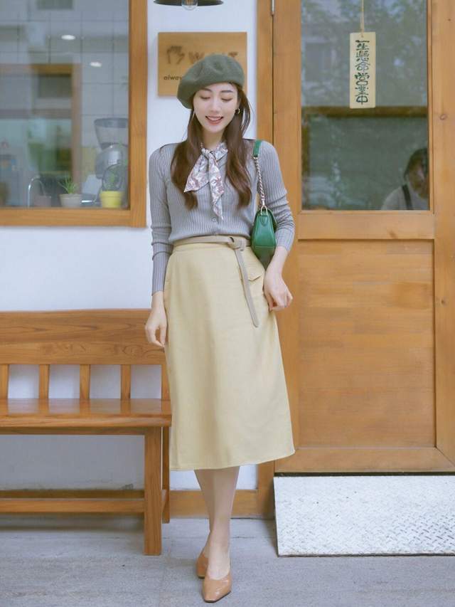 半身裙|女生博主秋冬穿搭指南,针织开衫搭配百褶半身裙,高贵优雅又温柔
