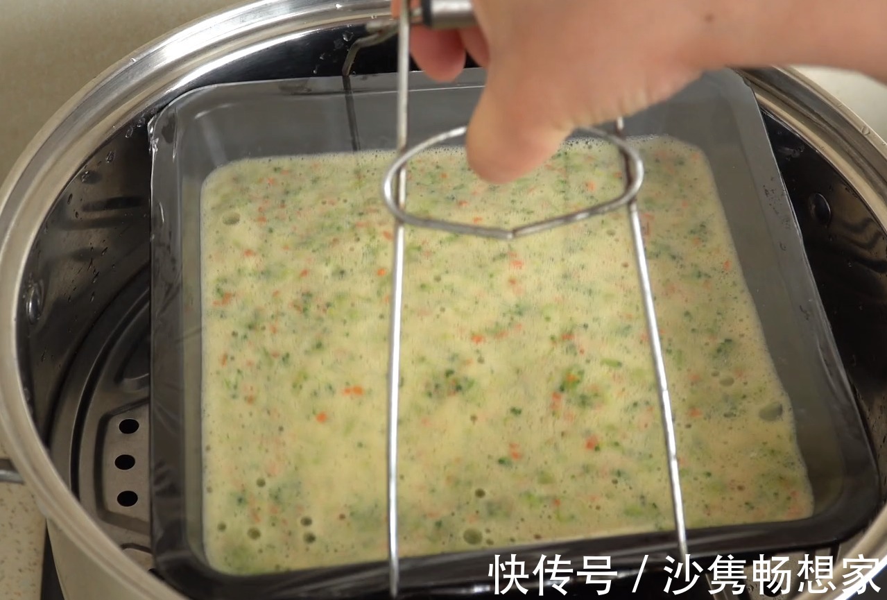 西兰花鸡蛋|用西兰花做早餐，没想到这么好吃，宣软筋道，营养又解馋，超简单