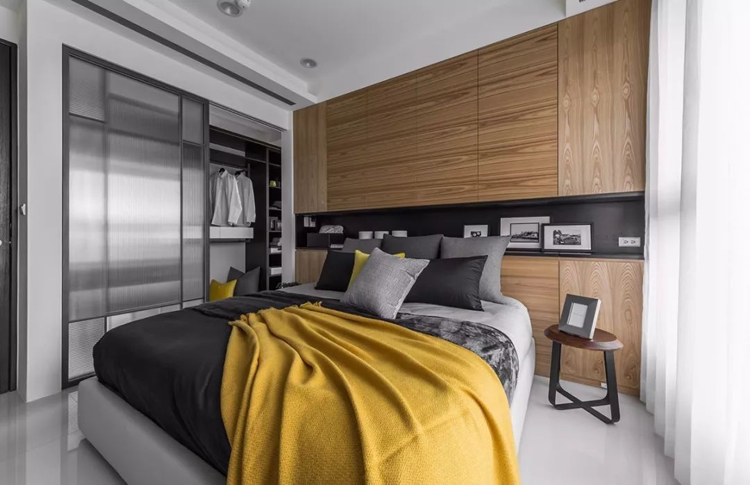 利用率|还在买衣柜现在流行“挖墙”装衣橱!