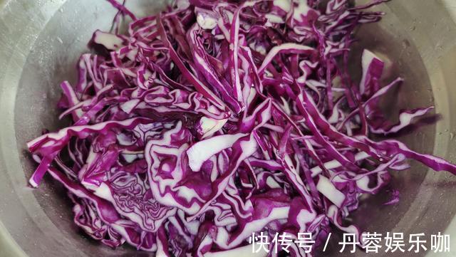 营养|凉拌紫甘蓝时，直接调味就错了，多加1步，更入味更脆爽营养更好