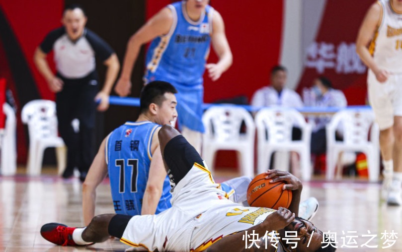吉布森|CBA防守名将被球队放弃,雅尼斯不讲师徒情面
