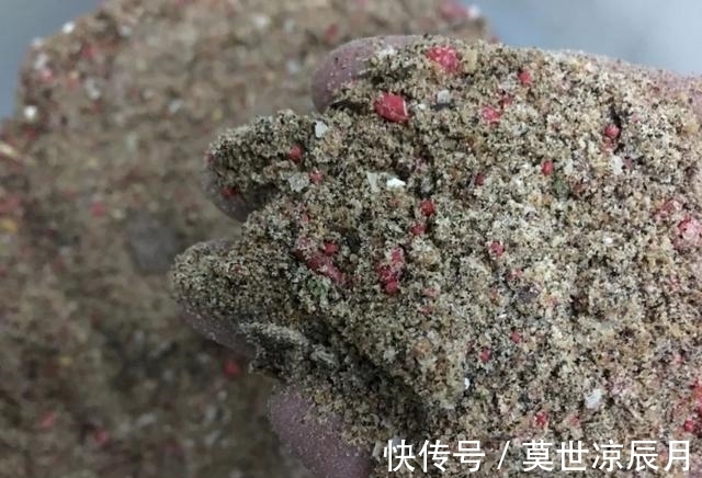 自制一款野钓专用的“散炮饵”,经济实惠上鱼多,冬钓正合适