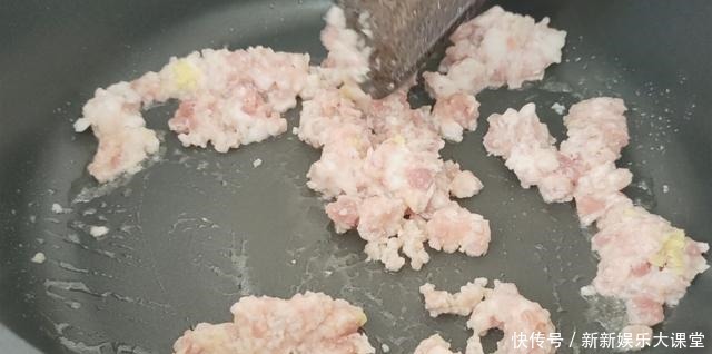 摆酒席设宴,客家人必备的一道酿香芋,酥香下酒,一层更比一层香