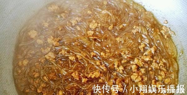 泡发粉条别只知道傻傻用水,大厨教你一招,5分钟快速泡软还筋道