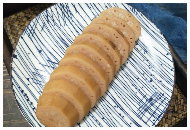 莲藕别总炒着吃了，教你做成红糖糯米藕，软糯鲜香，全家爱吃