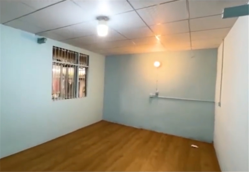 厂房|成都老公为妻女改造废弃厂房宿舍，15㎡空间，千元改造成温馨的家