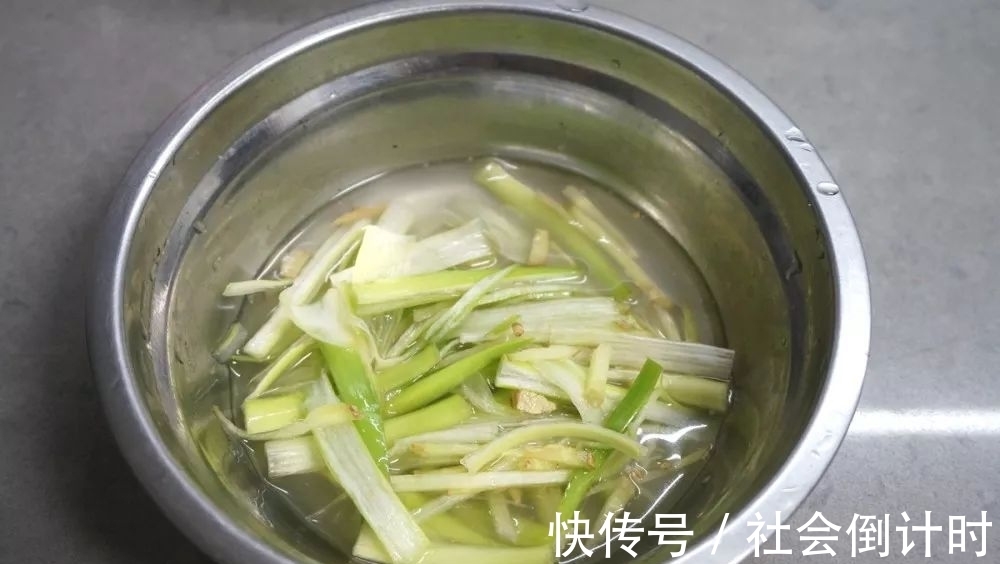 解馋|入秋后,遇到此菜别手软,维C是苹果的7倍,隔三差五吃一点特解馋