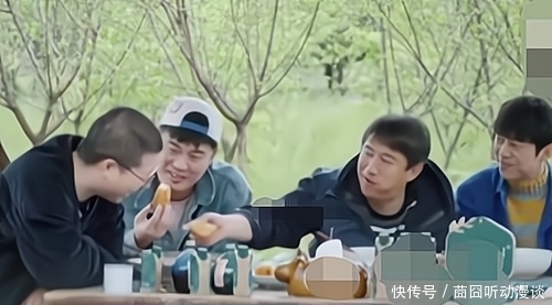 表情 太尴尬了!第一次看黄磊和何炅对嘉宾如此隐忍,周围人表情亮了