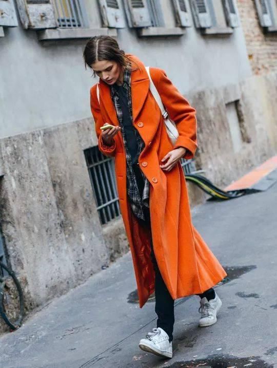  黑色|比驼色显白，比黑色高级，大衣今年流行这5个颜色！