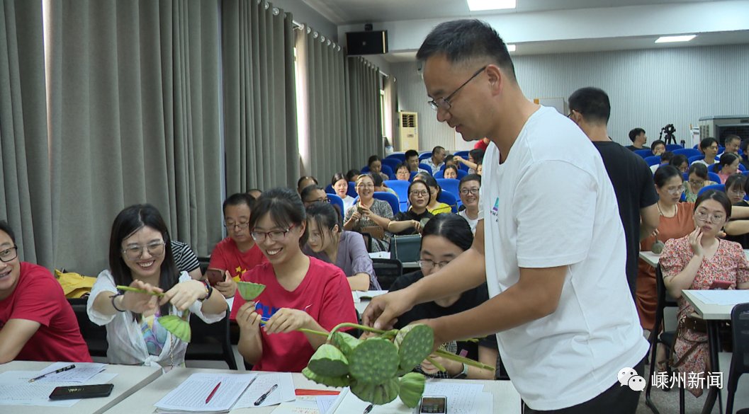 新学期|稀奇，崇仁中学的老师开学收到莲蓬？原来是这个含义！