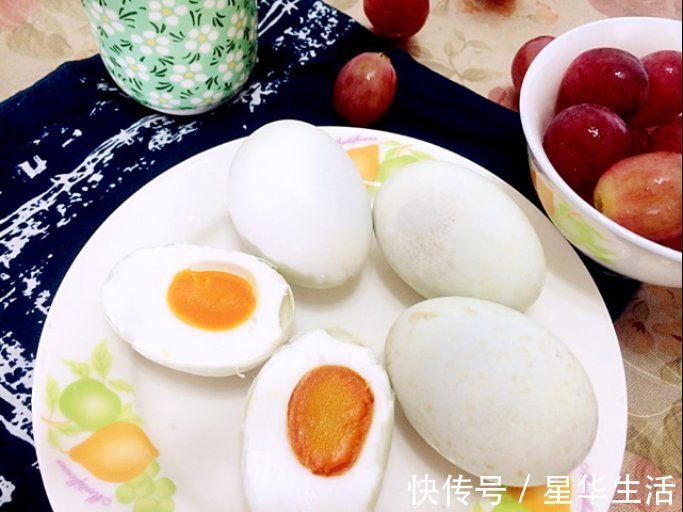 腌咸鸭蛋,就只放盐?学会这2招,时间快起沙又流油
