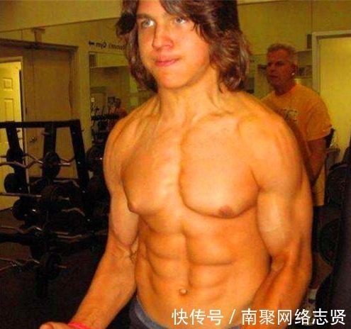 弗兰克|他是最强壮的男孩，17年前练就全身肌肉，如今练成这样了