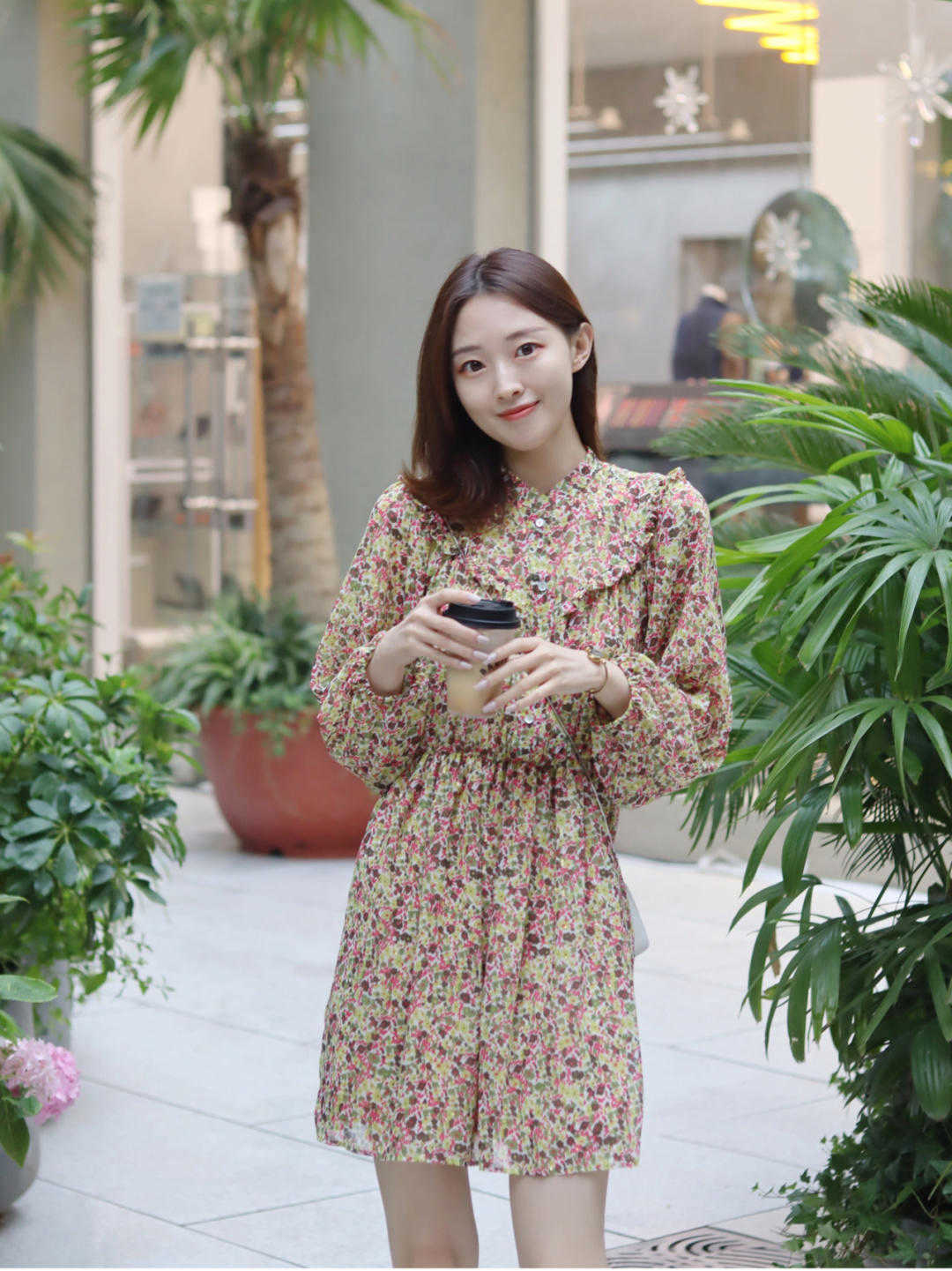 流行色|奔三奔四中年女性的穿搭技巧,减龄又时髦,分享几款穿搭方法