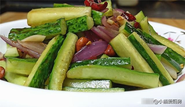做法|教你炝拌黄瓜条的家常做法，制作简单，清脆爽口味道香辣好吃