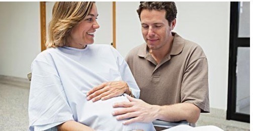 待产|“最懒”老公走红,老婆医院待产,老公却“霸占”床位呼呼大睡