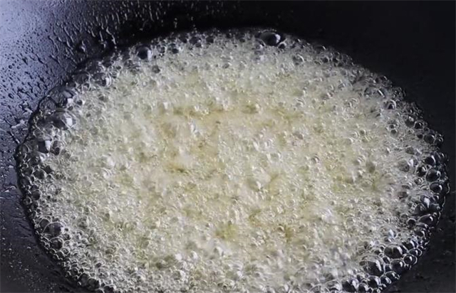 核桃仁|想吃琥珀核桃不用出去买,手把手教你在家做,香甜又酥脆