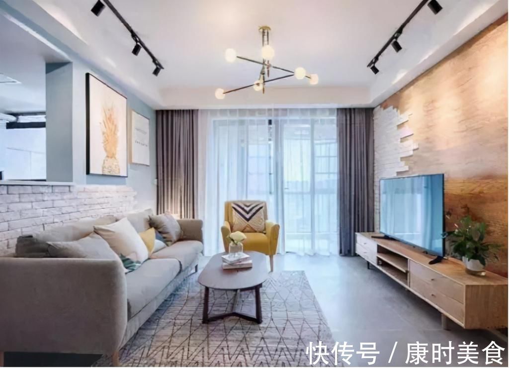 装饰|头一次见装修这样做吊顶,既美观又省钱,如今有钱人都喜欢这样装