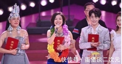 李谷一|她是《星光大道》的冠軍，屢次登上春晚，如今卻在街頭賣唱！