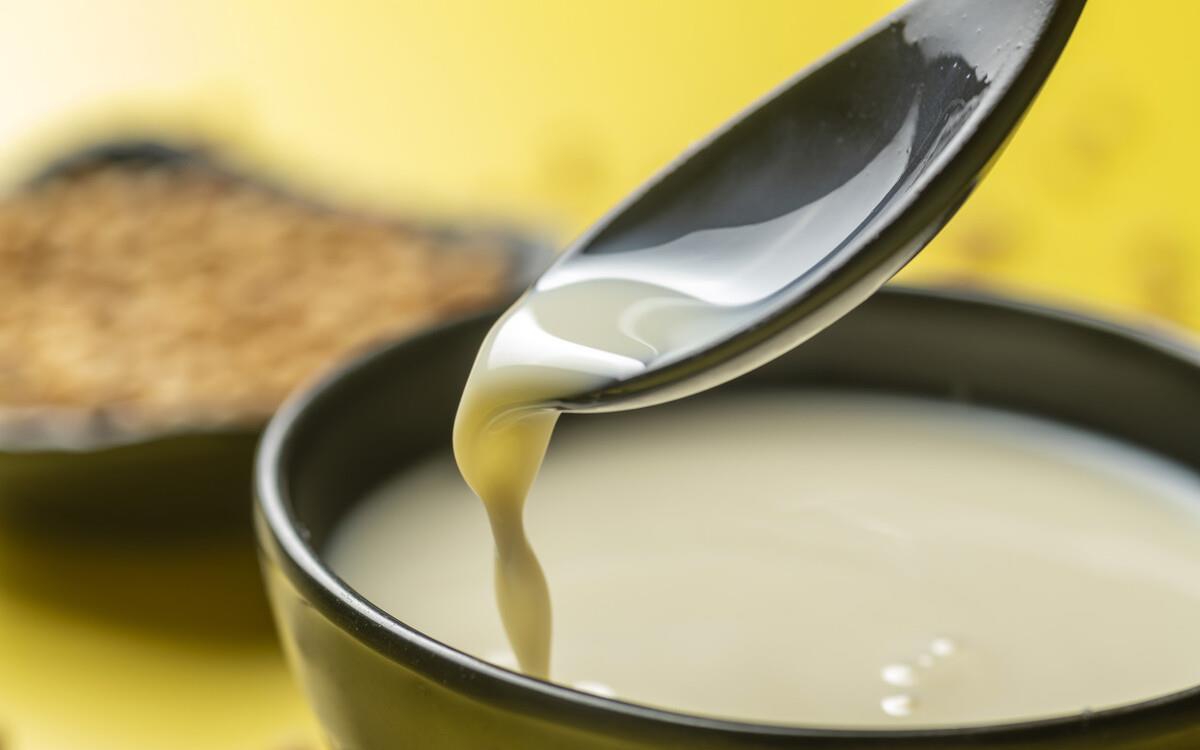 打豆浆时,用生豆还是熟豆?多做一步,豆浆又香又浓,还没残渣