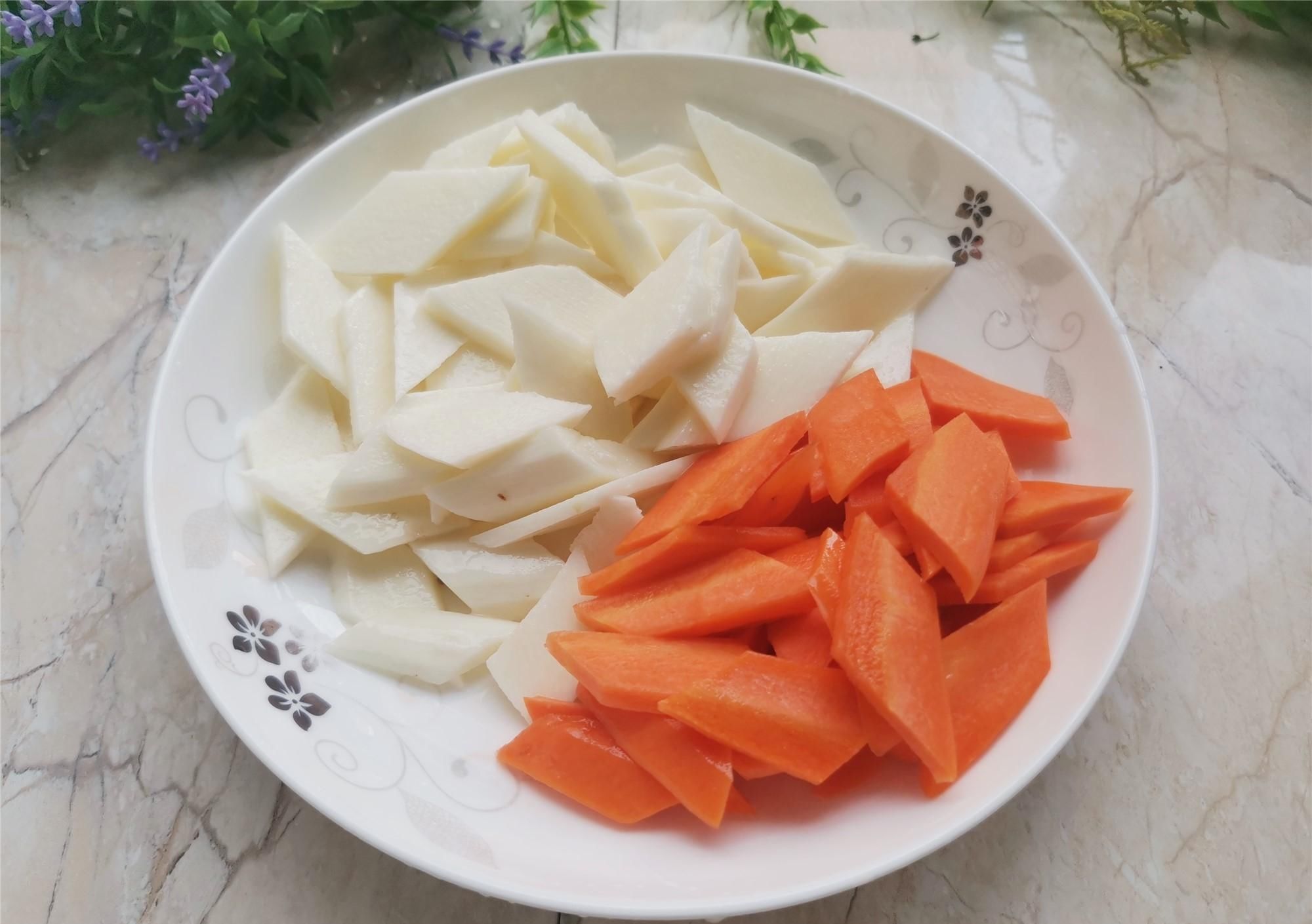 节日家宴素菜小炒，把这三种食材放在一起炒，简单快手，清淡脆嫩