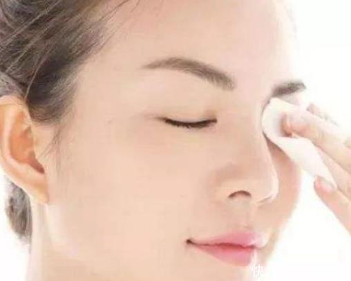 毛巾|4个错误的洗脸方法,让脸加速“变老”,前两条很多人犯