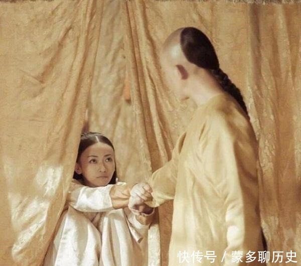 延禧攻略璎珞花样争宠,扮太监床咚皇上,