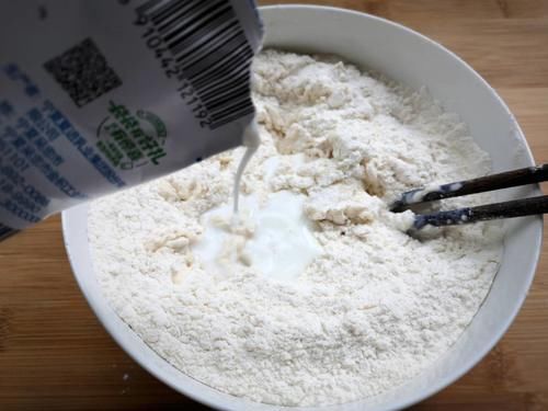 馒头不用蒸，不放一滴水，松软香甜，比面包好吃，老人孩子都喜欢