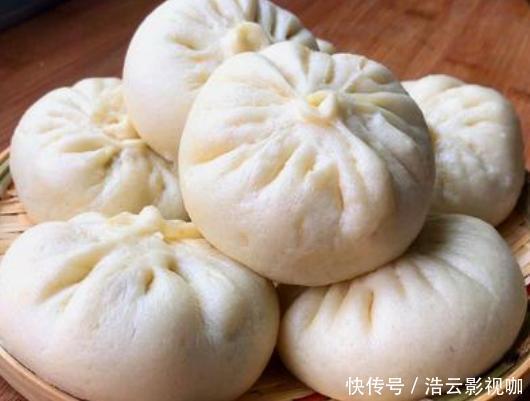 老板|蒸包子时，别直接上锅蒸，包子铺老板教我这样做，又香又软不塌陷